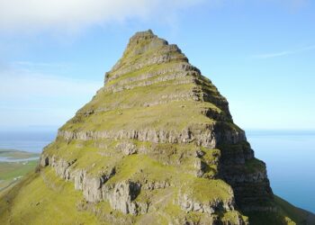 Exploring Nature’s Vibrancy The Artistry of Amok Island