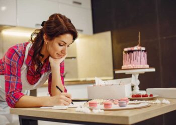 Connecticut Home Baker Takes Cake-Making to New Heights