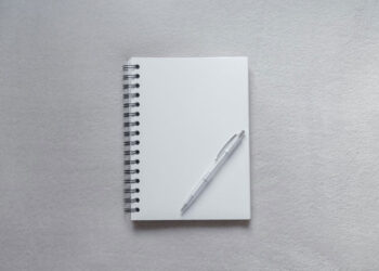 Art on a Plate Exploring Stephanie Hockersmith’s Whimsical Pies Inspired by Iconic Book Covers