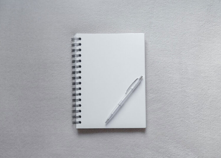 Art on a Plate Exploring Stephanie Hockersmith’s Whimsical Pies Inspired by Iconic Book Covers