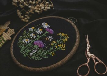a-closer-look-at-olga-prinkus-stunning-botanical-embroidery-masterpieces