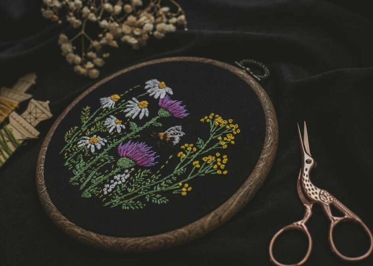 a-closer-look-at-olga-prinkus-stunning-botanical-embroidery-masterpieces