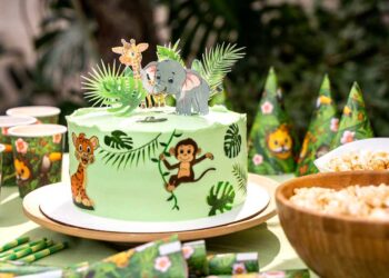 deliciously-sweet-indulge-in-these-adorable-cartoon-character-cakes
