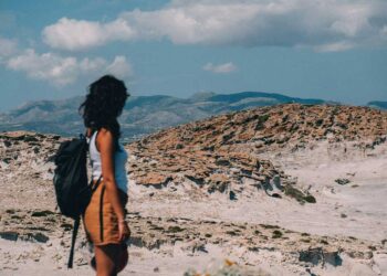 discover-the-world-on-your-own-terms-liz-carlsons-guide-for-solo-female-travelers
