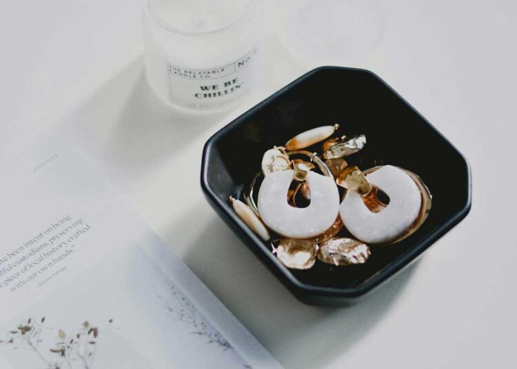 elevate-your-style-with-elyse-tolles-sophisticated-statement-earrings