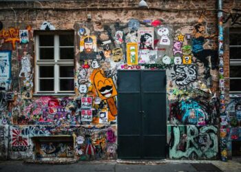 from-blank-canvas-to-masterpiece-viktorijas-inspiring-journey-of-wall-painting-during-lockdown