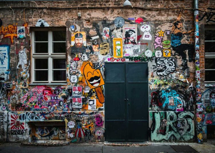 from-blank-canvas-to-masterpiece-viktorijas-inspiring-journey-of-wall-painting-during-lockdown