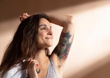 from-canvas-to-skin-exploring-the-mesmerizing-world-of-tattooed-women-oil-paintings