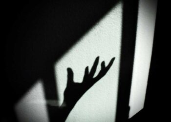 from-darkness-to-radiance-discovering-the-mesmerizing-artistic-technique-of-light-and-shadow-in-this-artists-portfolio