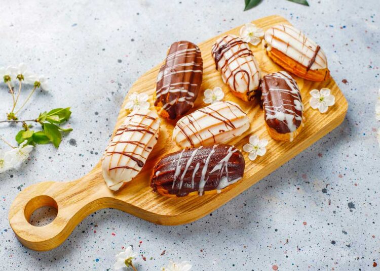 deliciously-artistic-discover-how-a-ukrainian-pastry-chef-is-turning-eclairs-into-instagram-masterpieces