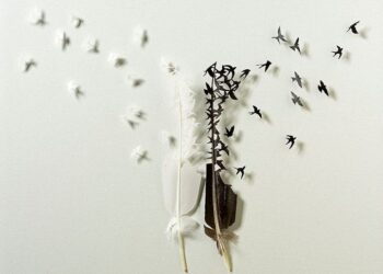 feathered-masterpieces-unveiling-chris-maynards-extraordinary-artistry-in-carving-real-feathers