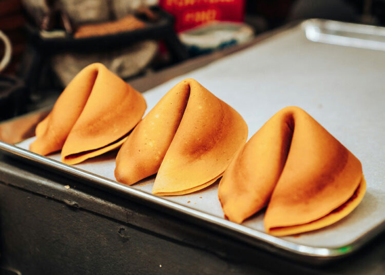 from-dough-to-delight-discover-the-artistry-of-the-talented-baker-behind-instagrams-colorful-creations