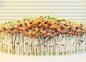 capturing-the-essence-of-seasonal-woodlands-how-heesoo-lee-transforms-nature-into-vibrant-ceramic-vases