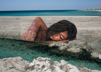masterpieces-in-motion-discover-the-mesmerizing-murals-crafted-by-street-artist-sean-yoro-on-a-floating-surfboard