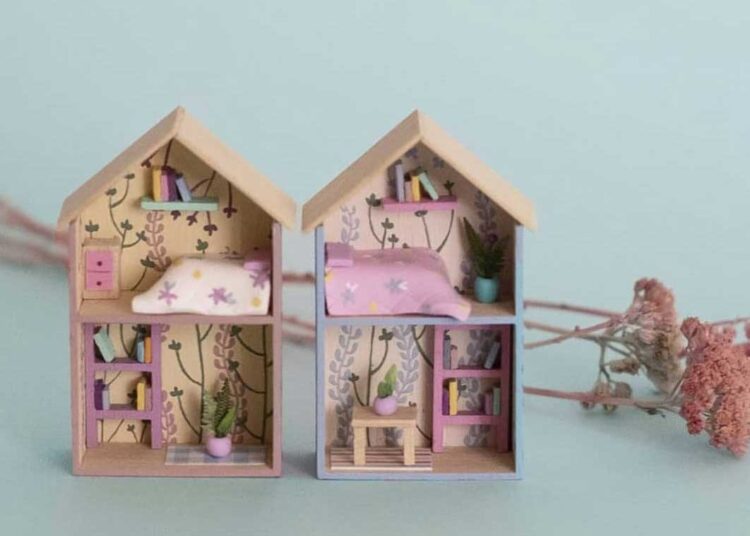 the-artistry-of-marina-paredes-crafting-exquisite-miniature-wooden-houses