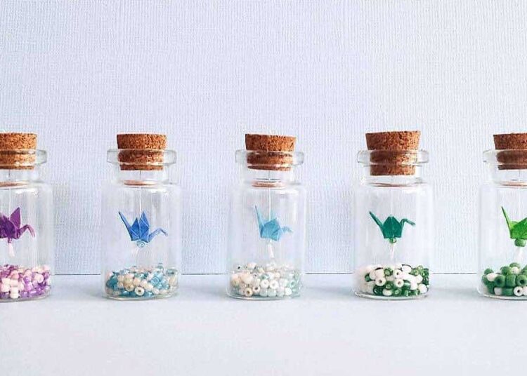 unveiling-the-delicate-delights-witness-elaines-exquisite-paper-creations-in-miniature-jars