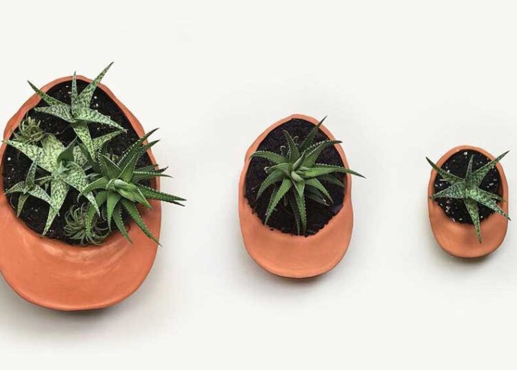 unveiling-the-artistry-a-self-taught-ceramic-artist-crafts-mesmerizing-90s-inspired-sculptures